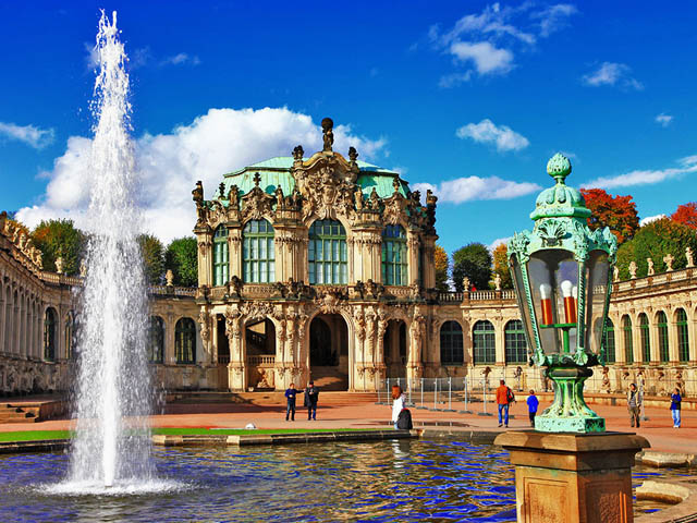 Der Passagiertransport mit dem Van von Serbien nach Dresden von Tür zu Tür...