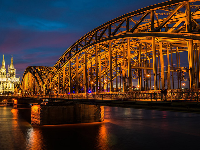 Kombi prevoz putnika do Kelna - Kombi prevoz putnika Srbija Nemačka